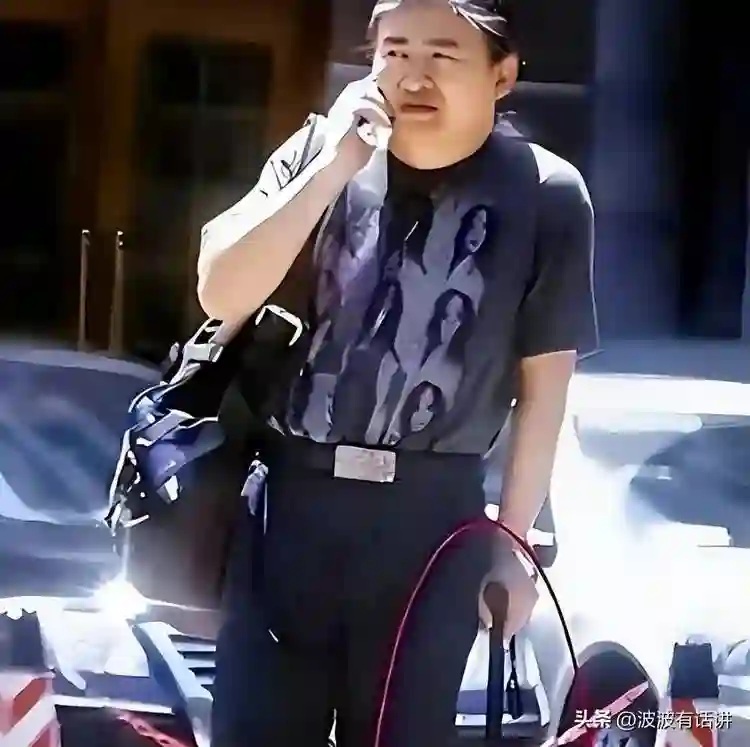 61岁刘欢晚年生活：父母离世女儿未婚，被“不死癌症”困扰多年