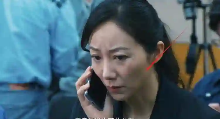全程呲牙咧嘴，台词含糊不清，连影帝任达华都带不动这个拖油瓶！
