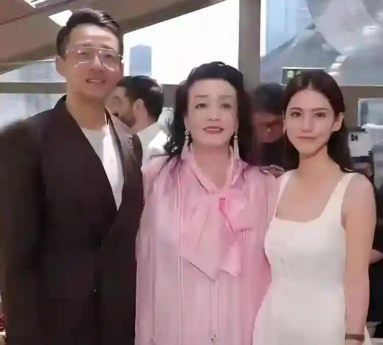 风波愈演愈烈！张兰力挺马筱梅，前夫哥正面硬刚，汪小菲进退两难