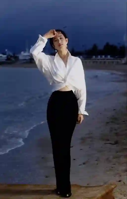 女孩撞脸张柏芝杨颖走红，她是宋祖儿接班人还是下一个奶茶妹妹？