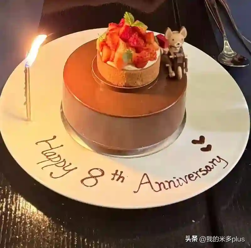 方媛结婚8周年晒照，郭富城黑发显年轻，俩女儿似洋娃娃精致无比