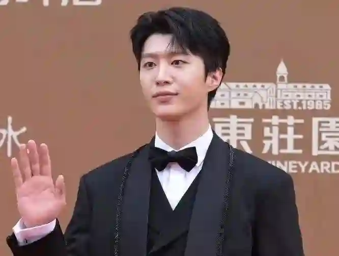 华表奖众明星生图太真实！集体浮肿馒化，状态不佳