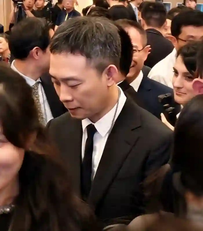 央视的镜头好真实，王一博帅的扎眼，吴京面相变了，宋佳太惊艳
