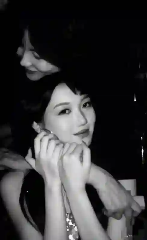 李嫣惊艳蜕变，兔唇消失颜值翻倍，王菲李亚鹏骄傲女儿风采尽显