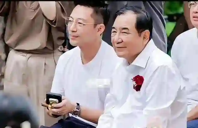 汪小菲参加好友婚礼！新郎落泪发言 低谷期向汪借五万元，十年未还