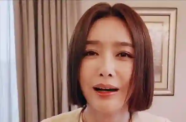 秦岚有多美？刘芸：追她的人太多了，上学时长得漂亮被男生尾随！