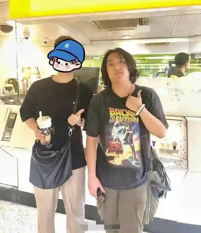 吴镇宇儿子16岁的吴费曼近照，胖的没认出来，长的有点着急像大叔