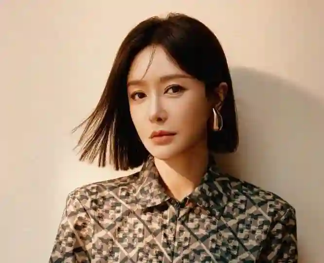 秦岚有多美？刘芸：追她的人太多了，上学时长得漂亮被男生尾随！