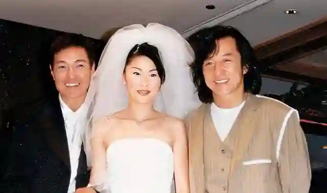 前妻烧炭自杀身亡！香港知名男星和儿子抱头痛哭，离婚后拒绝再婚