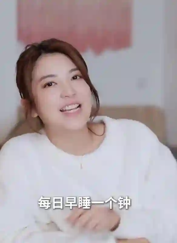 担心！TVB视帝妻子晒近况，面部肿到认不出，脸上无血色状态差