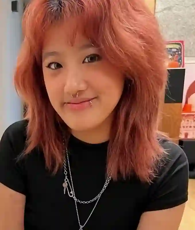 直到看见“焦头烂额”的宗馥莉，我才明白贾静雯的做法有多明智