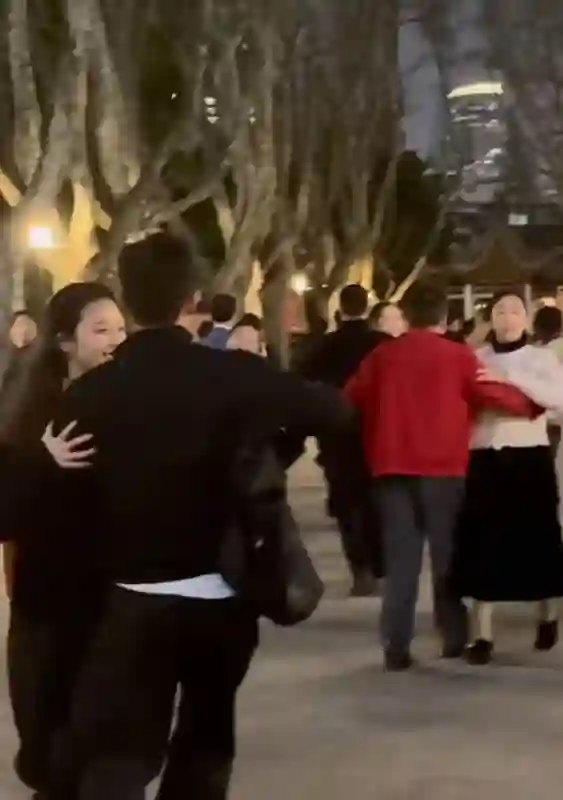 被骂了两年，他俩要结婚了？