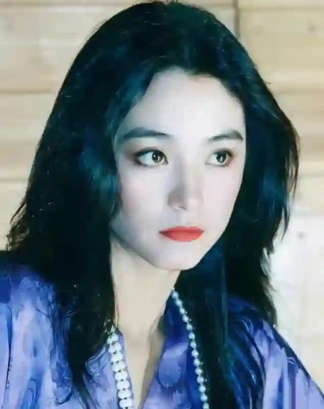 这些明星怎么都老了？鞠萍面相变了，成龙一头白，林青霞皱纹明显