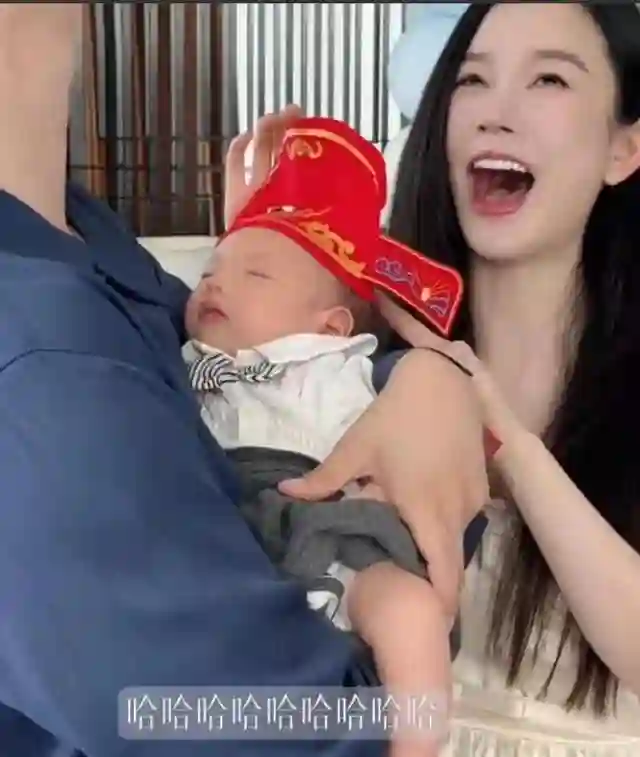 张檬儿子满月，有韩国名与英文名，送金锁金碗，产后越来越漂亮