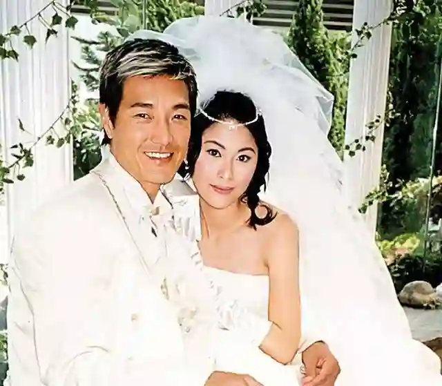 前妻烧炭自杀身亡！香港知名男星和儿子抱头痛哭，离婚后拒绝再婚