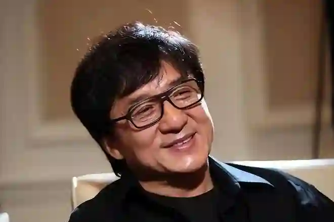 最惨星二代！母亲虐我，巨星爸爸不认我，就连同性妻子也抛弃了我