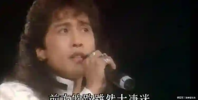 王祖贤亮相国际灸法大会，面相发福还有皱纹，怎么老成这样了？