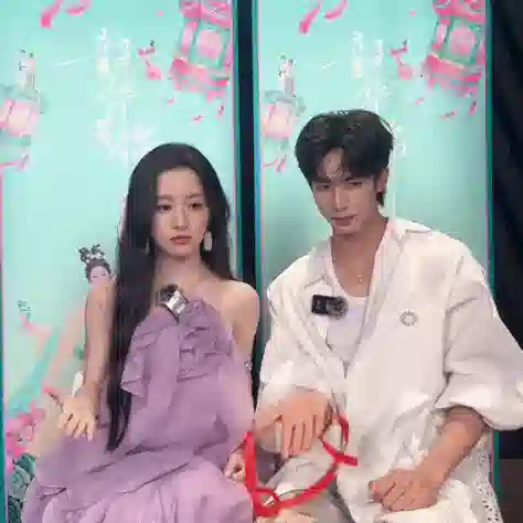 这两张脸谈恋爱，怎么可能有人反对？