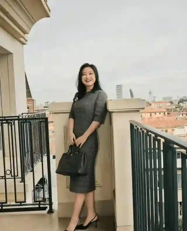 贾玲近照曝光引热议：她健康身材秒杀“瘦身期”，自然美才是高级脸
