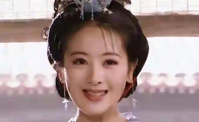 她靠一部剧吃一辈子，二婚嫁给“穷小子”，如今丈夫红到令人嫉妒