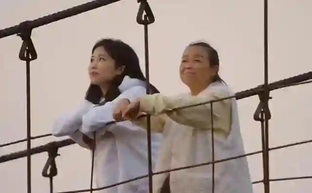苏敏离婚后首次亮相戛纳，女儿揭露父亲健康问题
