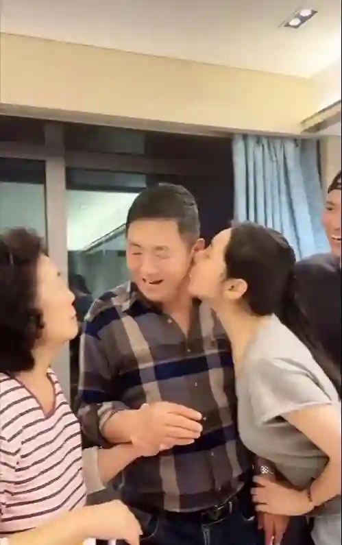 豪门阔太难当！全智贤六点起床做家务，老公亏上亿却靠她赚钱养家
