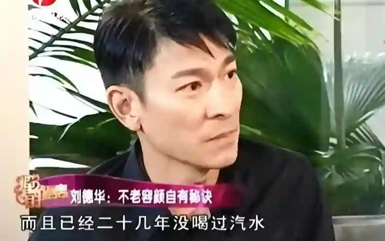 断崖式衰老！刘德华像老头，成龙老态尽显，这些明星怎么成这样了