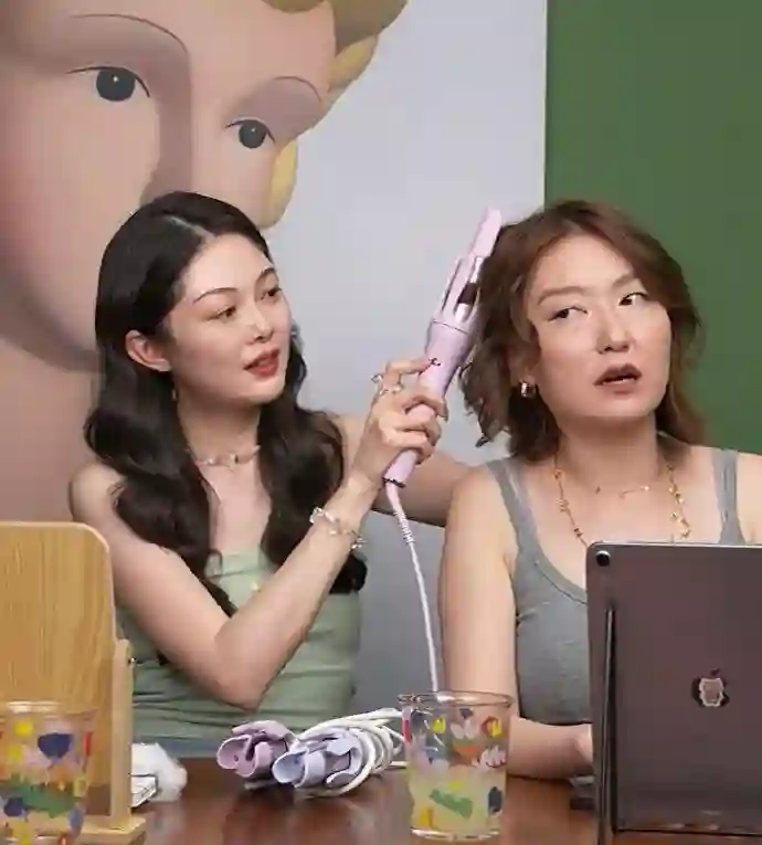 晚晚直播再掀争议：红极一时的“豆瓣三大女神”，为何全塌房了？