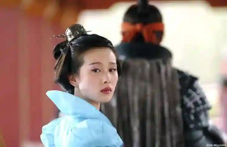 离婚风波后罕见同框!刘诗诗吴奇隆带儿子出行,全程无交流似陌生人