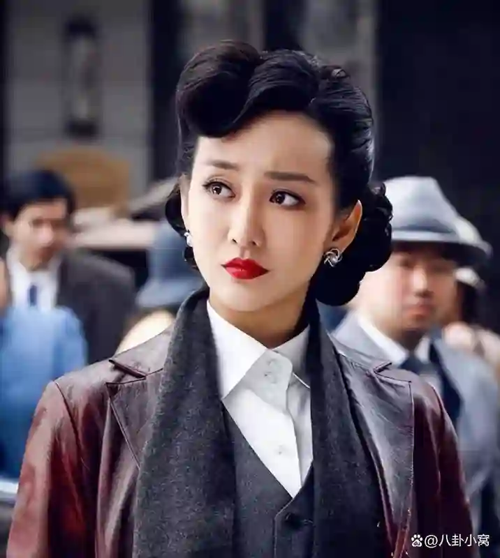 42岁王鸥生娃后更美了，度假秀超模身材引热议：逆袭背后人生真相