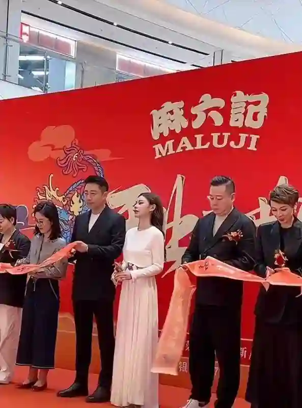 马筱梅满分母爱！蜜月要带俩娃一起过，玥儿对她的新称呼让人泪目