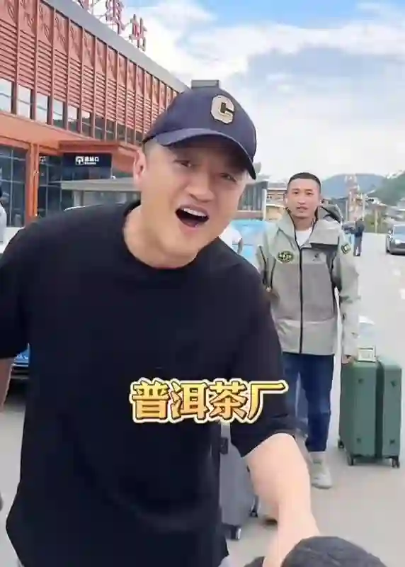 李亚鹏自曝曾是亿万富翁，做了4个公益机构，欠债还在还，没贷款