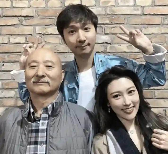 舅舅陈佩斯，外公影帝，爸爸国家一级演员，她却甘愿做网红，拒绝成明星