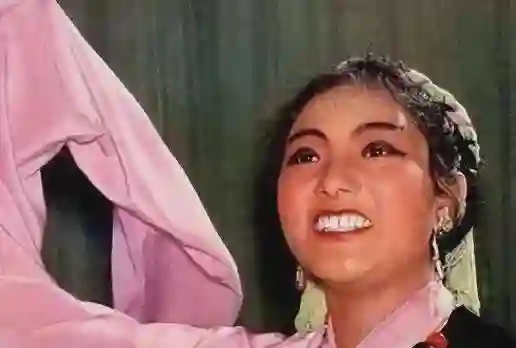 “骗”了我们30年，韩红父亲竟是家喻户晓的他，难怪都不敢得罪她