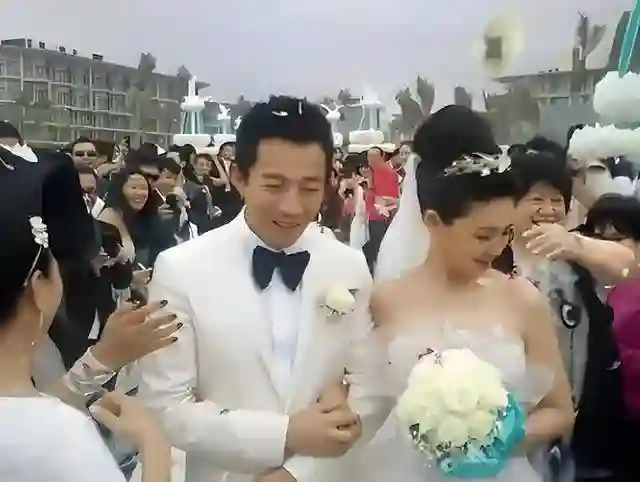 作妖的她，不该来的他，和“消失”的他们，成为汪小菲婚礼上的劫