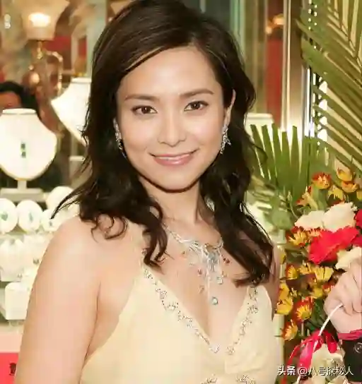 混血港姐下嫁农村“穷小伙”，“倒贴”丈夫3套房，如今怎样了