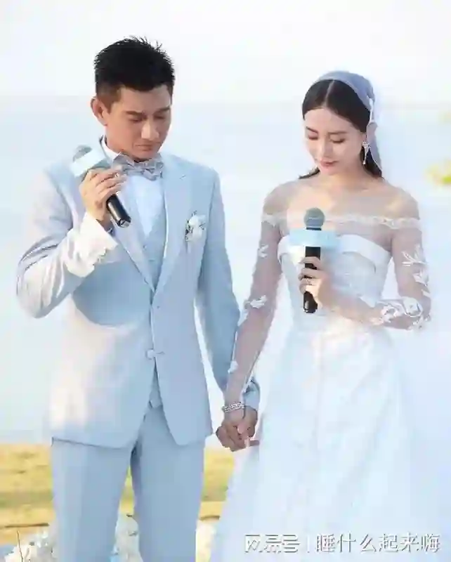 离婚风波后罕见同框!刘诗诗吴奇隆带儿子出行,全程无交流似陌生人
