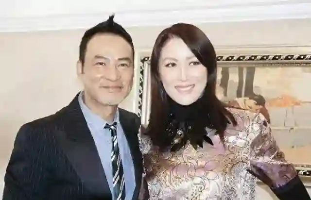 任达华：出道43年0绯闻，为爱丁克，50岁老来得子泪流满面