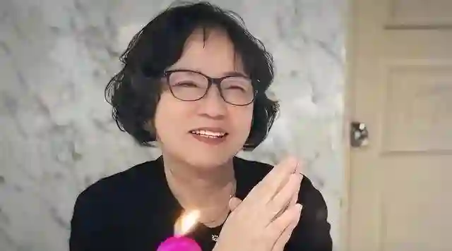 贾静雯含泪自曝家族抗癌，家里3人有癌症，爸爸44岁走时瘦得吓人