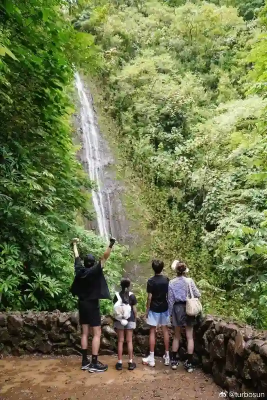 明星带娃过暑假，孙俪一家上山下海，董璇女儿跳舞惊艳，钟丽缇女儿似明星