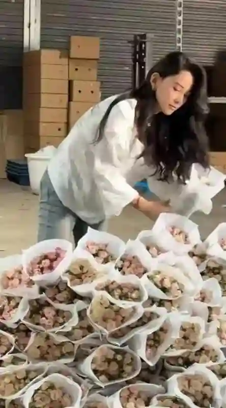 森林北街头送花逆转口碑！抱娃宠女细节曝光，汪峰这次押对宝了