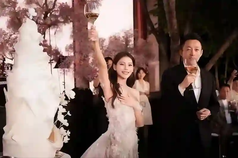 生日宴上“口吐芬芳”的汪小菲，却意外暴露了马筱梅的尴尬处境