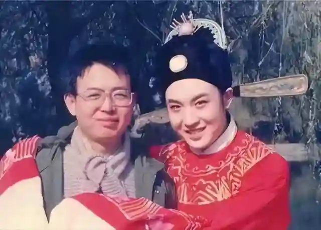 他入戏太深自诩是贾宝玉，追求陈晓旭被拒，32岁酗酒暴病永远离开