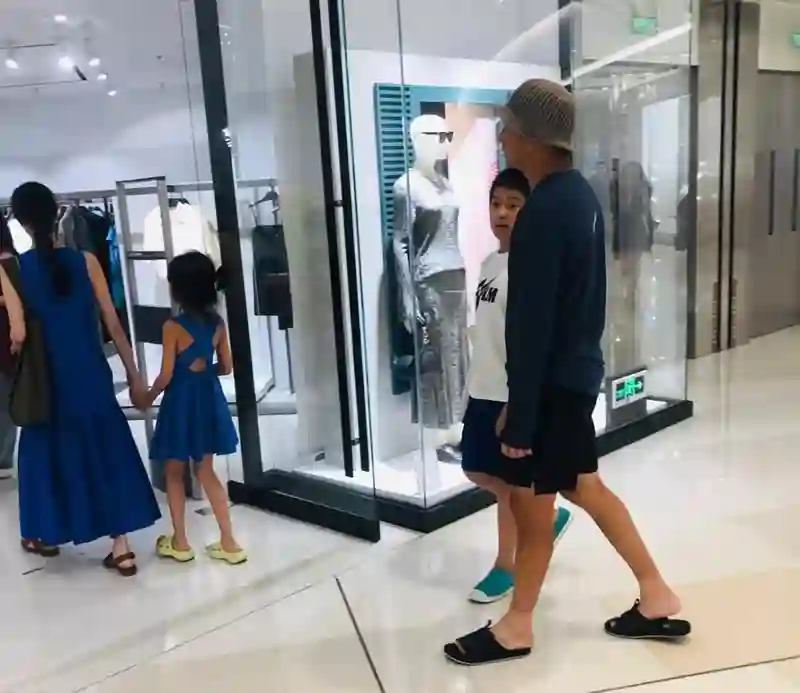 还记得黄觉的儿子小核桃吗，比爸爸还高了？