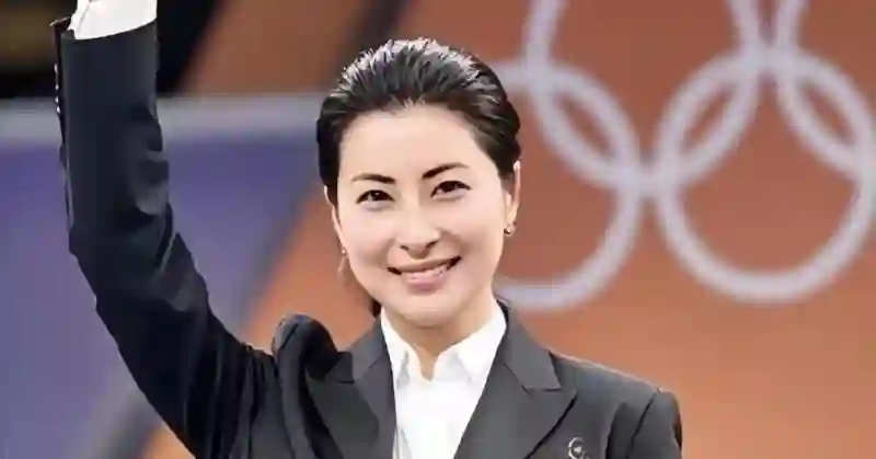 直到郭晶晶孩子没能登舰，才发现仨娃名字暗藏深意，字字都有来头
