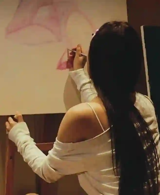 小S二女儿疑似整容，外貌模样大变，小S为女儿举办画展却关闭评论