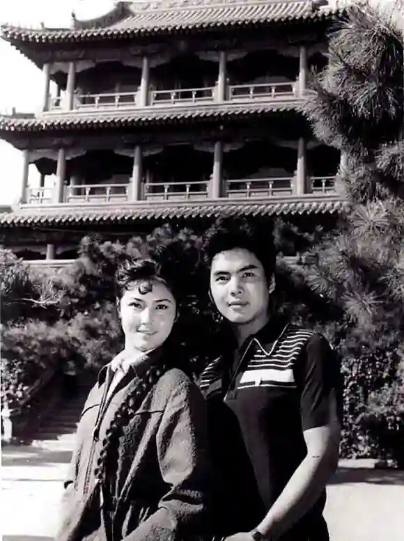 《红牡丹》45年，演员近况曝光，蒋大为潇洒，赵凤霞忙碌，姜黎黎面容慈祥
