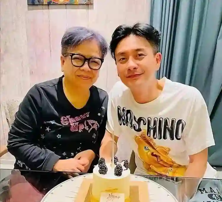 这次，黄宗泽终于不装大度了，句句不提胡杏儿，但句句都戳她心窝