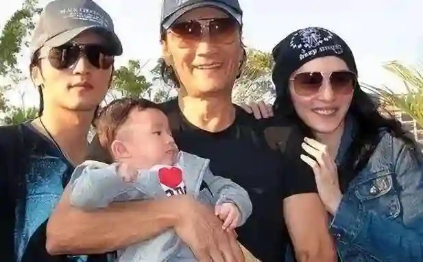 王菲成了笑柄？即使谢霆锋向王菲表白百次，张柏芝依然是“赢家”