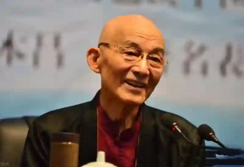 女儿放弃救治，92岁游本昌住进养老院，“养儿防老”成道德枷锁？